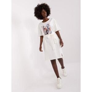 Fashionhunters Ecru dámské tričkové šaty s páskem.Velikost: L/XL