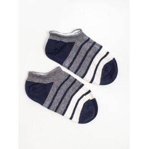 Fashionhunters Šedé a tmavě modré pruhované kotníkové ponožky Velikost: 36-40
