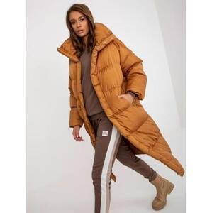 Fashionhunters Světle hnědá oversized dlouhá zimní bunda Velikost: S