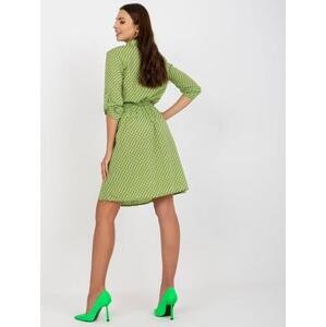 Fashionhunters Zelené vzorované ležérní šaty s 3/4 rukávy Velikost: 36