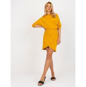 Fashionhunters Tmavě žluté ležérní šaty s 3/4 rukávem.Velikost: XL