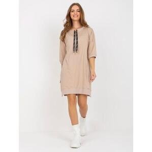 Fashionhunters Ležérní světle béžové šaty z bavlny Ernestine Velikost: L / XL