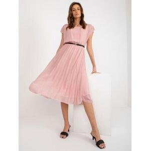 Fashionhunters Světle růžové řasené šaty s černým páskem.Velikost: JEDNA VELIKOST
