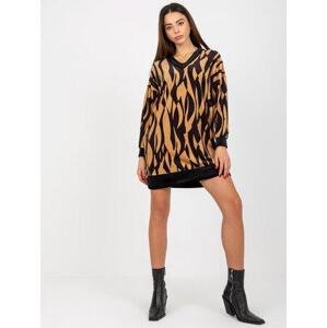 Fashionhunters Tmavě béžové a černé leopardí velurové šaty RUE PARIS Velikost: L/XL