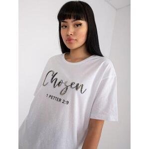 Fashionhunters Bílé dámské tričko s nápisem a nášivkou Velikost: M
