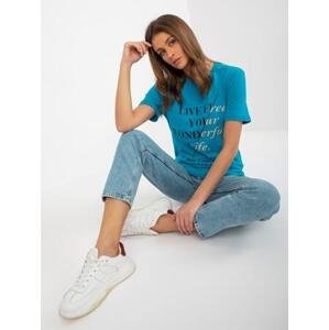 Fashionhunters Dámské modré bavlněné tričko s nápisy.Velikost: ONE SIZE, JEDNA, VELIKOST