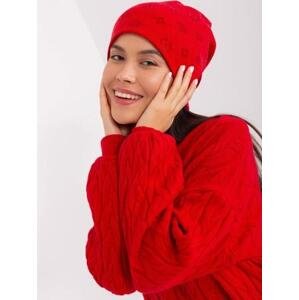 Fashionhunters Červená zimní čepice s aplikacemi.Velikost: ONE SIZE, JEDNA, VELIKOST
