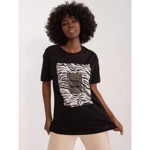 Fashionhunters Černé dámské tričko s aplikací s kamínky Velikost: M