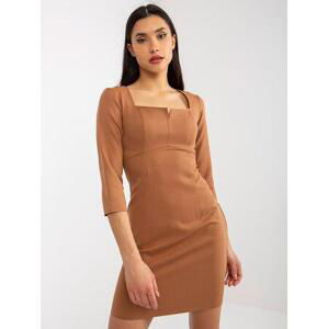 Fashionhunters Camel Mini Pencil Cocktail Dress Velikost: 42