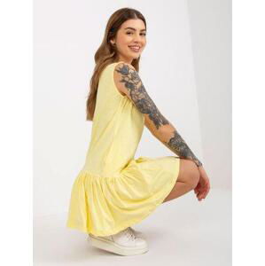 Fashionhunters Světle žluté základní mini šaty bez rukávů Velikost: S