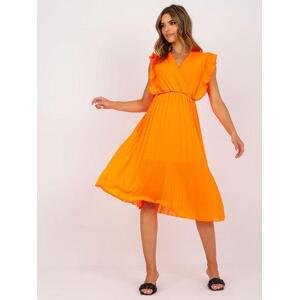 Fashionhunters Fluo oranžové vzdušné midi šaty s řasením Velikost: JEDNA VELIKOST
