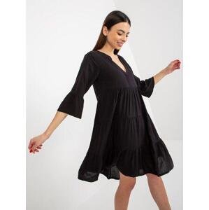 Fashionhunters SUBLEVEL černé letní šaty s volánem oversize Velikost: L