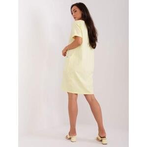 Fashionhunters Světle žluté mikinové basic šaty s kapsami Velikost: S/M