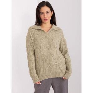 Fashionhunters Khaki dámský svetr s kabely a límečkem.Velikost: JEDNA VELIKOST