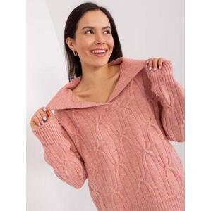 Fashionhunters Zaprášený růžový svetr s kabelovým úpletem s límečkem Velikost: JEDNA VELIKOST
