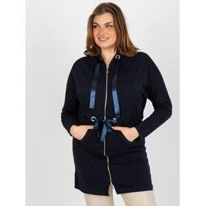 Fashionhunters Námořnická modrá dlouhá mikina na zip plus size s kapucí Velikost: XL