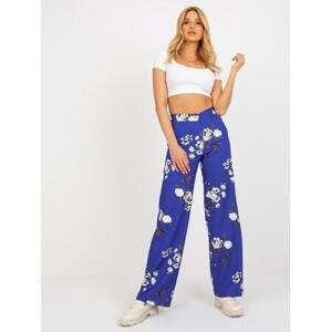 Fashionhunters Kobaltově modré široké látkové květované kalhoty Velikost: 38