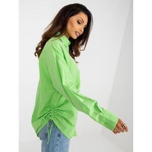 Fashionhunters Světle zelená dámská oversize košile s límečkem Velikost: M