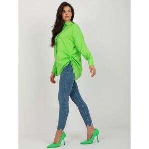 Fashionhunters Světle zelená dámská oversize košile s límečkem Velikost: L