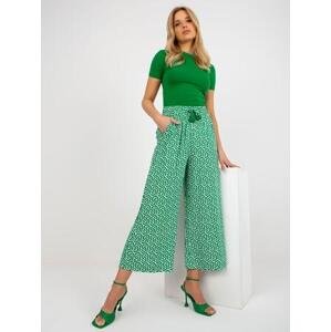 Fashionhunters SUBLEVEL Kalhoty Palazzo se vzorovanou zelenou látkou Velikost: S