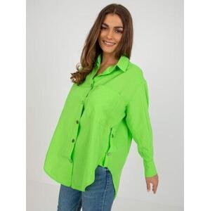 Fashionhunters Světle zelená košile na knoflíky s kapsou Velikost: S