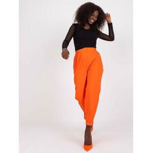 Fashionhunters Oranžové látkové kalhoty s rovnými nohavicemi RUE PARIS Velikost: 38