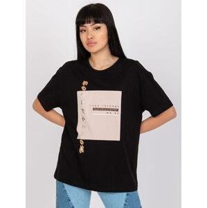 Fashionhunters Černé bavlněné tričko volného střihu s nášivkou Velikost: L.
