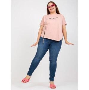 Fashionhunters Zaprášené růžové tričko plus size s nápisem a nášivkou Velikost: ONE SIZE, JEDNA, VELIKOST