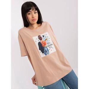 Fashionhunters Béžové tričko s potiskem a kulatým výstřihem.Velikost: ONE SIZE, JEDNA, VELIKOST