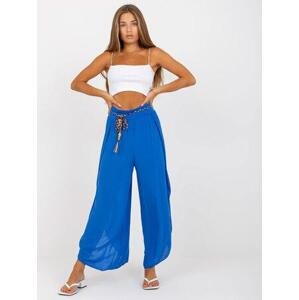 Fashionhunters Tmavě modré vzdušné kalhoty z látky s páskem OCH BELLA Velikost: S.
