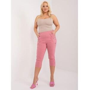 Fashionhunters Prašně růžové kalhoty plus size s 3/4 nohavicemi.Velikost: 54
