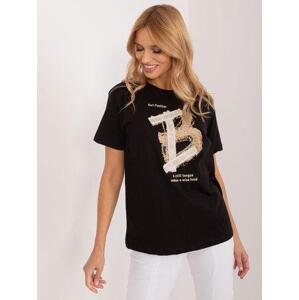 Fashionhunters Černé dámské tričko s aplikací a nápisy Velikost: L