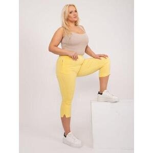 Fashionhunters Světle žluté vypasované kalhoty 3/4 velikosti plus. Velikost: 46