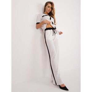 Fashionhunters Ecru dámské látkové kalhoty s pruhy Velikost: S/M