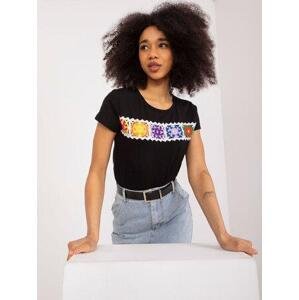 Fashionhunters Černé tričko s barevnou výšivkou BASIC FEEL GOOD Velikost: S/M