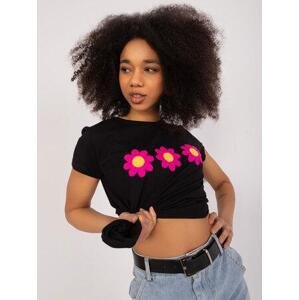 Fashionhunters Černé tričko s květinovou výšivkou BASIC FEEL GOOD Velikost: S/M