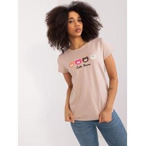 Fashionhunters Béžové tričko s nášivkami BASIC FEEL GOOD Velikost: L / XL