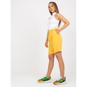 Fashionhunters Tmavě žluté elegantní dlouhé šortky s vysokým pasem Velikost: 34