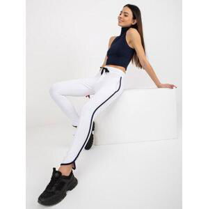 Fashionhunters RUE PARIS White Slit Basic tepláky Velikost: S