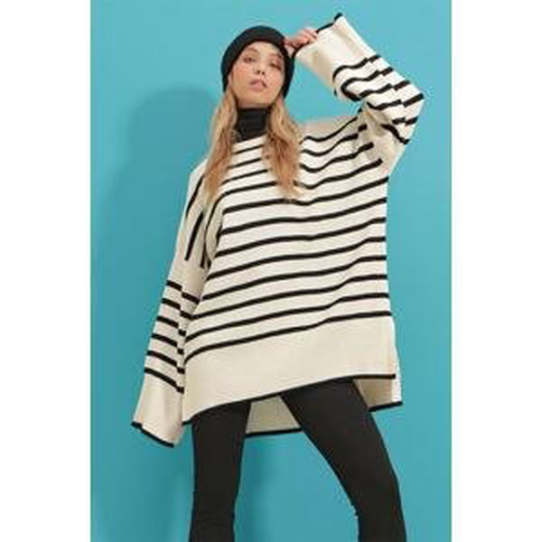 Trend Alaçatı Stili Women's Black Crew Neck Striped Side Slit Oversize Knitwear Sweater