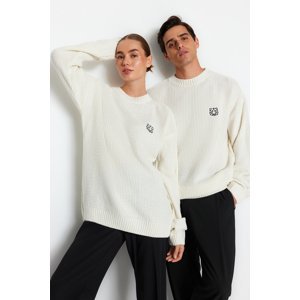Trendyol Men's Ecru Oversize Fit Wide Fit Crew Neck Embroidered Knitwear Sweater
