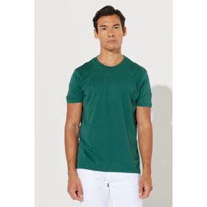 AC&Co / Altınyıldız Classics Pánské tmavě zelené slim fit slim fit tričko s krátkým rukávem ze 100% bavlny s kulatým výstřihem.