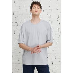 AC&Co / Altınyıldız Classics Pánské šedé oversized tričko volného střihu s kulatým výstřihem 100% bavlna.