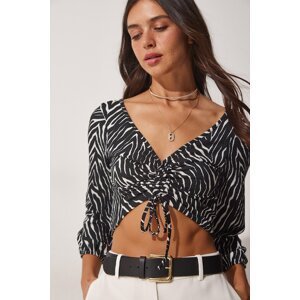 Happiness İstanbul Women's Black and White Patterned Pleated Crop Top