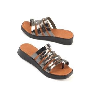 Capone Outfitters Capone Finger Detailed Multi-Striped Platinum Women's Leather Slippers