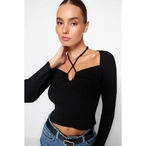 Trendyol Black Fitted Window/Cut Out Knitwear Sweater