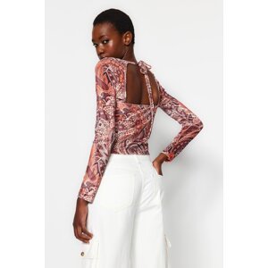 Trendyol Ecru Pink Paisley Patterned Velvet Fitted Knitted Blouse with Low-cut Back