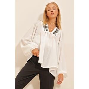 Trend Alaçatı Stili Women's White V Neck Embroidered Textured Blouse