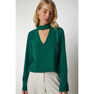 Happiness İstanbul Women's Emerald Green Crepe Blouse with Window Detailed and Decollete