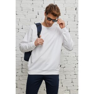 AC&Co / Altınyıldız Classics Men's White Oversized Loose Fit, Crew Neck Cotton Sweatshirt.